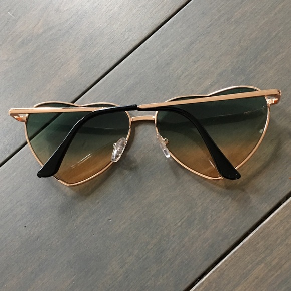 Gradient Heart Shape Sunglasses - Picture 5 of 7